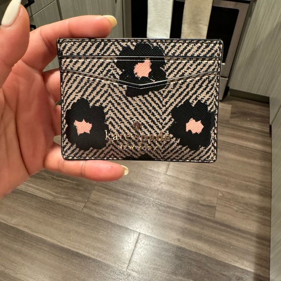 Card holder - Picture 1 of 3